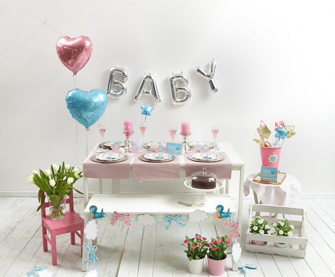 Ballone und Dekoration für deine Babyshower, beinhaltet Teller, Girlande, Servietten, Sticker und Einladung